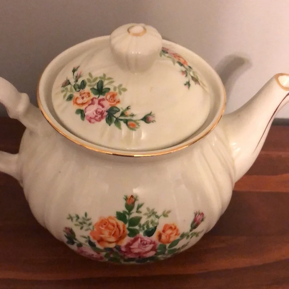 Ceramic Teapot with Roses - Picture 4 of 5